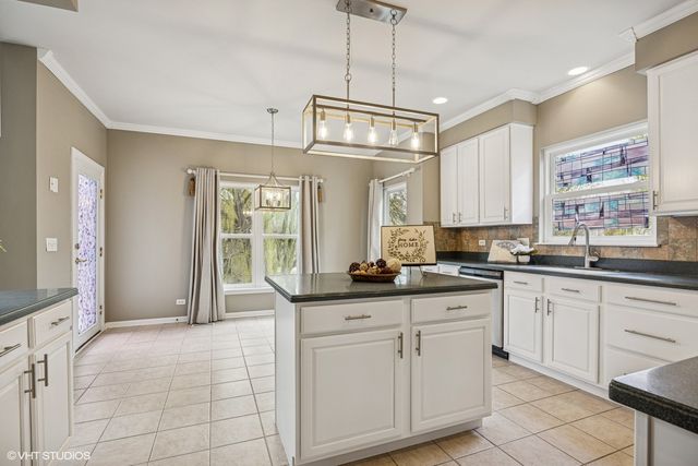 6 Valhalla Court, Lake In The Hills, IL 60156