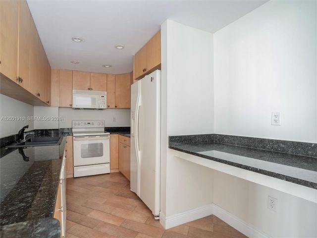 10350 W BAY HARBOR DR 6L, Bay Harbor Islands, FL 33154