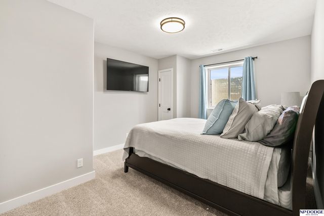 19055 Murifield Circle, Omaha, NE 68136