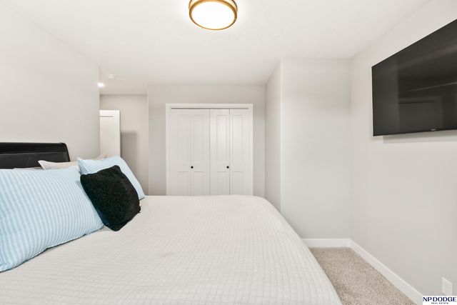 19055 Murifield Circle, Omaha, NE 68136