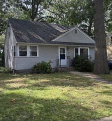 1729 Winchester Drive, Muskegon, MI 49441