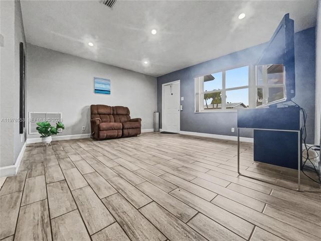 6960 NW 11th Ct, Margate, FL 33063