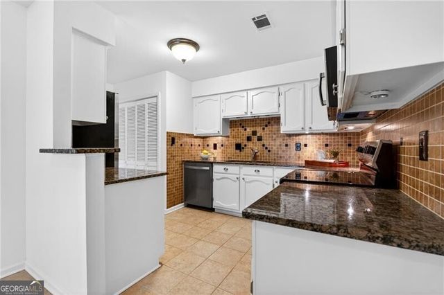 4590 VILLAGE OAKS Circle, Dunwoody, GA 30338