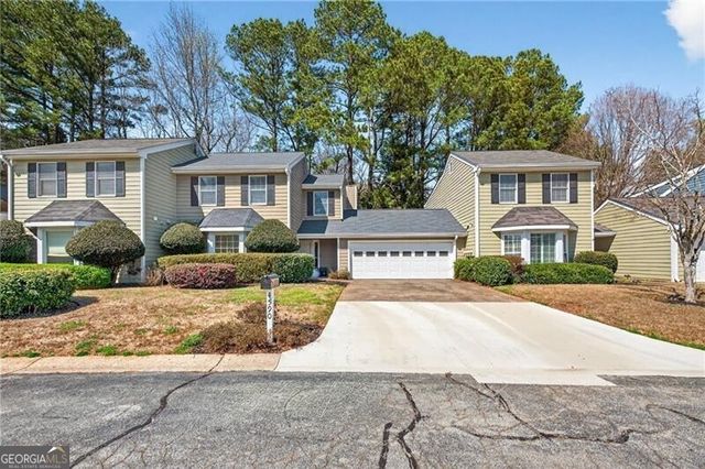 4590 VILLAGE OAKS Circle, Dunwoody, GA 30338