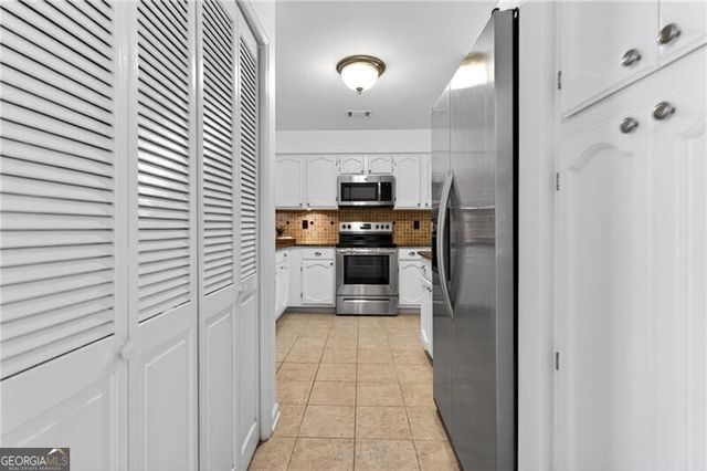 4590 VILLAGE OAKS Circle, Dunwoody, GA 30338
