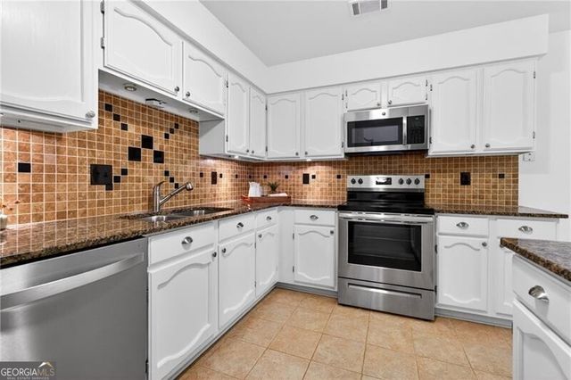 4590 VILLAGE OAKS Circle, Dunwoody, GA 30338