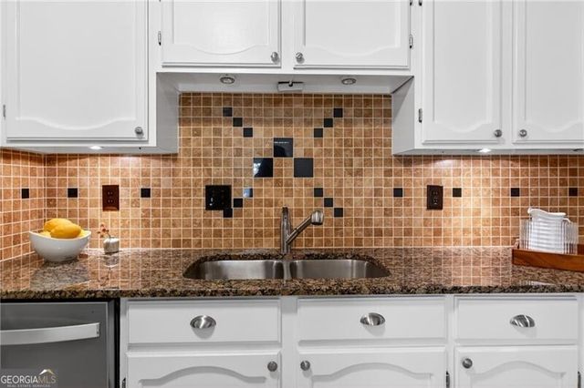 4590 VILLAGE OAKS Circle, Dunwoody, GA 30338