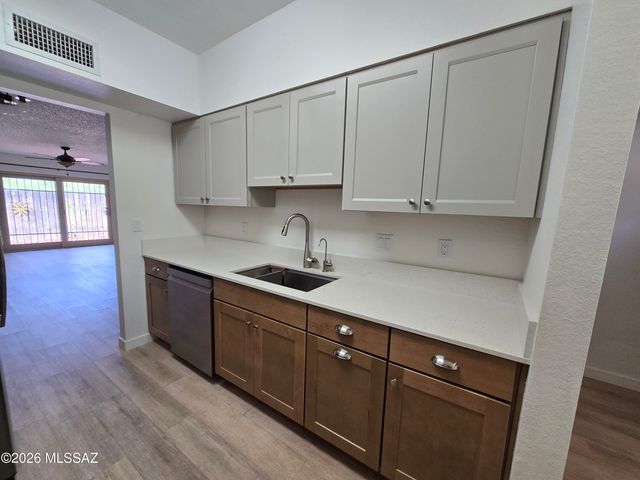 8919 E Calle Norlo, Tucson, AZ 85710