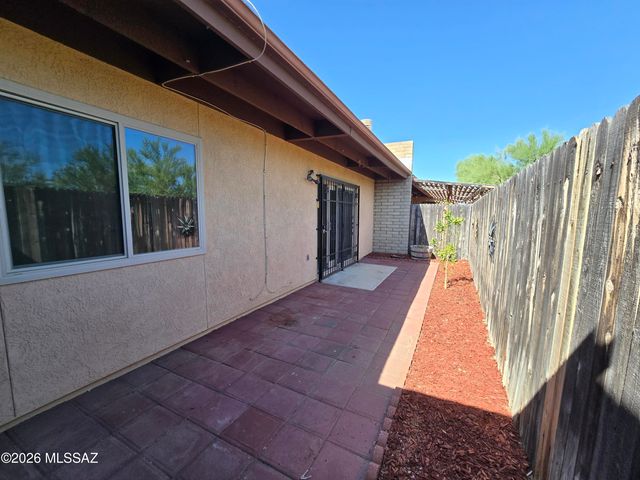 8919 E Calle Norlo, Tucson, AZ 85710