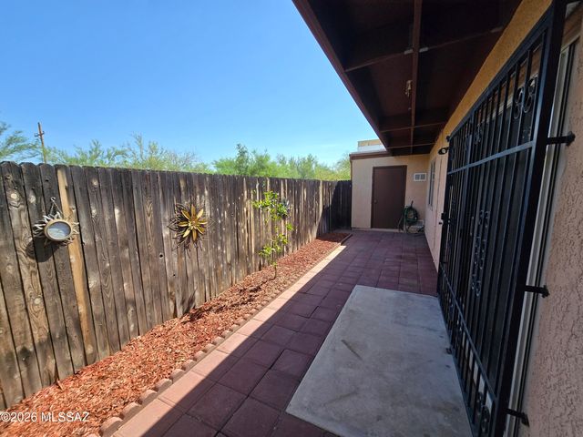 8919 E Calle Norlo, Tucson, AZ 85710