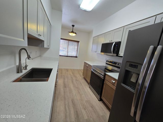 8919 E Calle Norlo, Tucson, AZ 85710