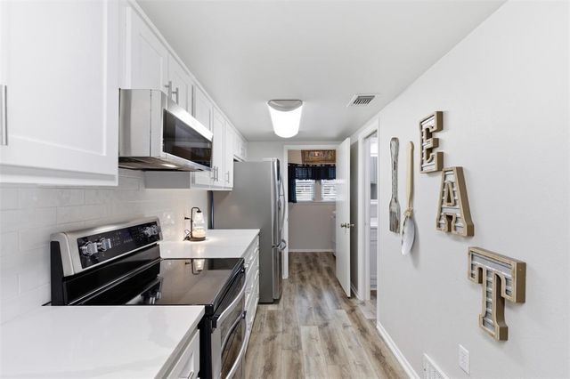 2923 Shady Knoll Lane, Bedford, TX 76021