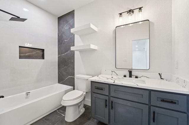 320 E Main Street, La Porte, TX 77571