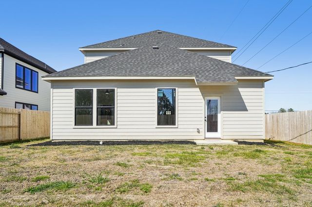 320 E Main Street, La Porte, TX 77571