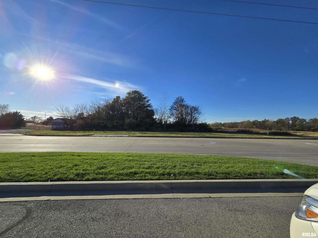 Image 1 of property listing at 000 N Wells Bypass Road, Mt Vernon, IL 62864
