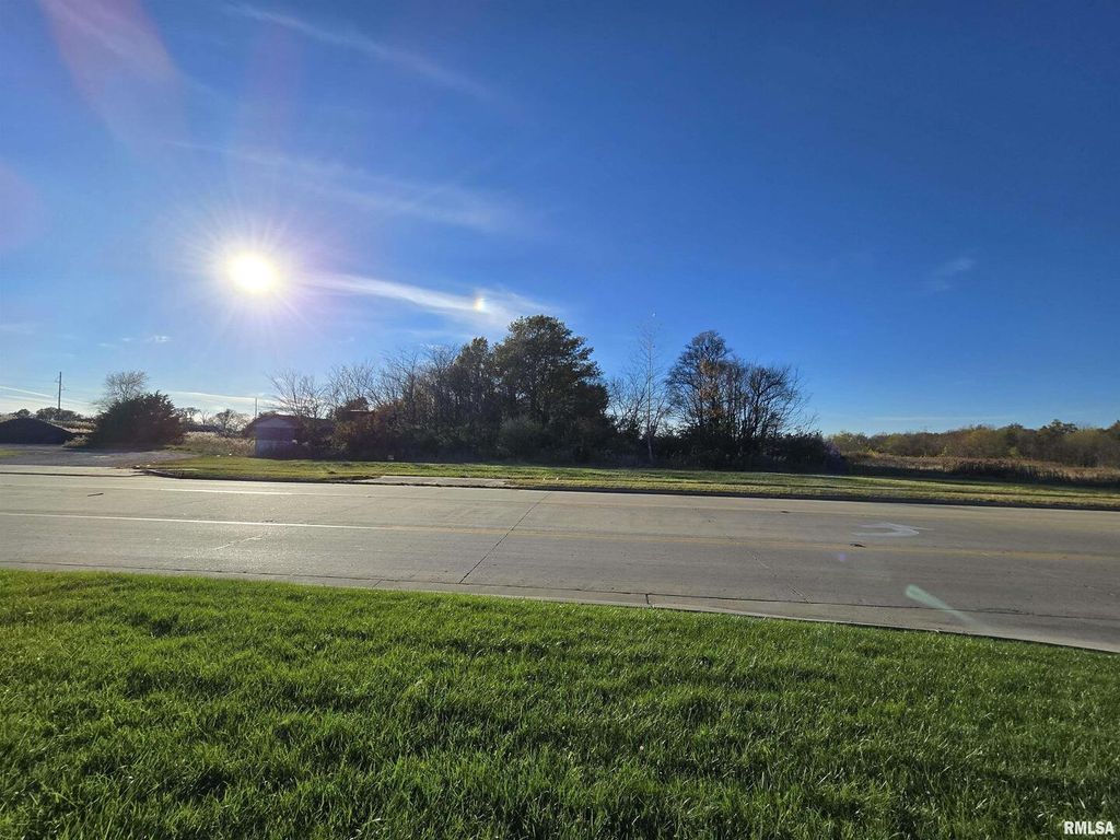 Image 2 of property listing at 000 N Wells Bypass Road, Mt Vernon, IL 62864