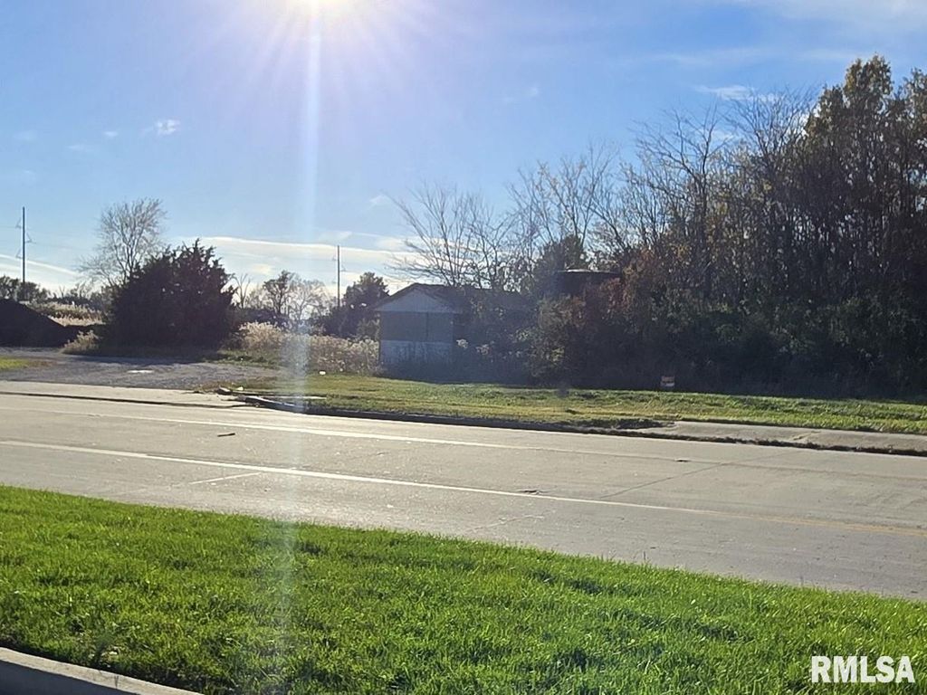 Image 3 of property listing at 000 N Wells Bypass Road, Mt Vernon, IL 62864
