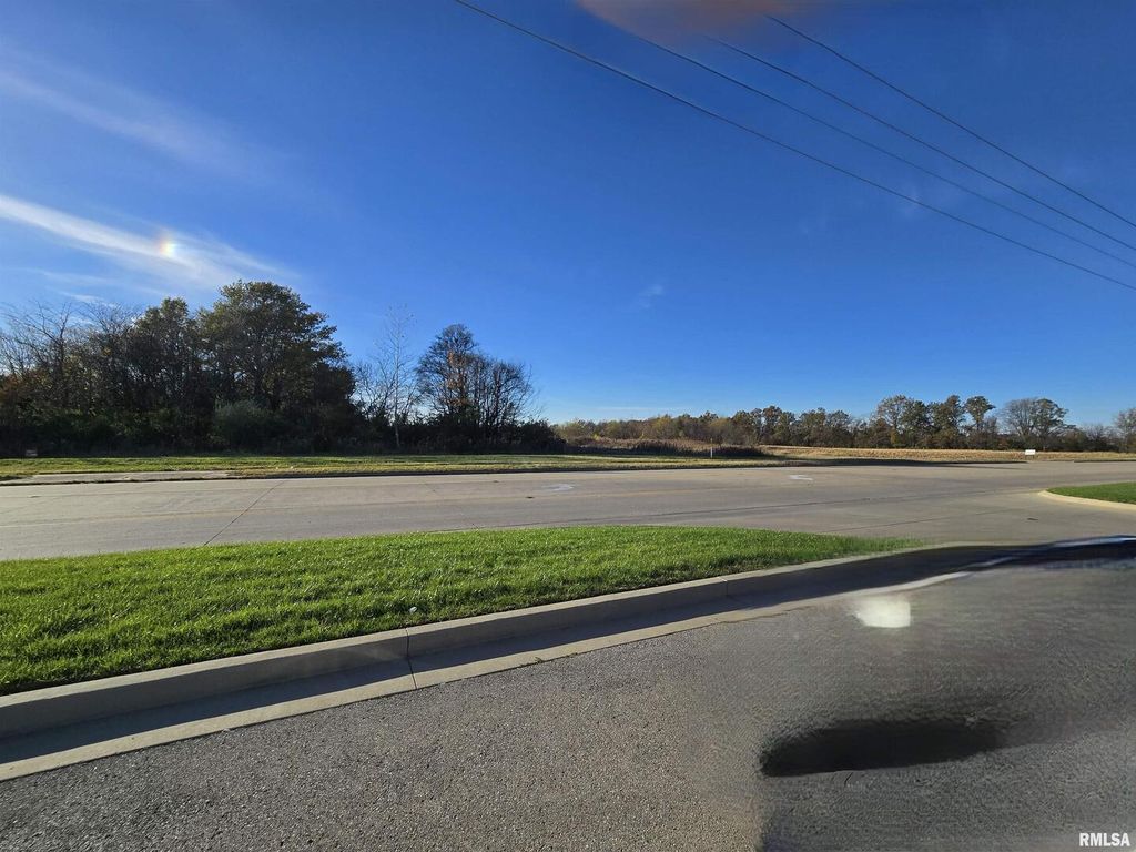 Image 4 of property listing at 000 N Wells Bypass Road, Mt Vernon, IL 62864