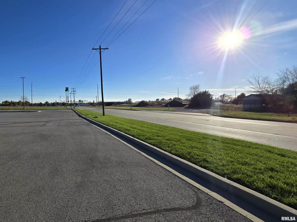 Image 5 of property listing at 000 N Wells Bypass Road, Mt Vernon, IL 62864