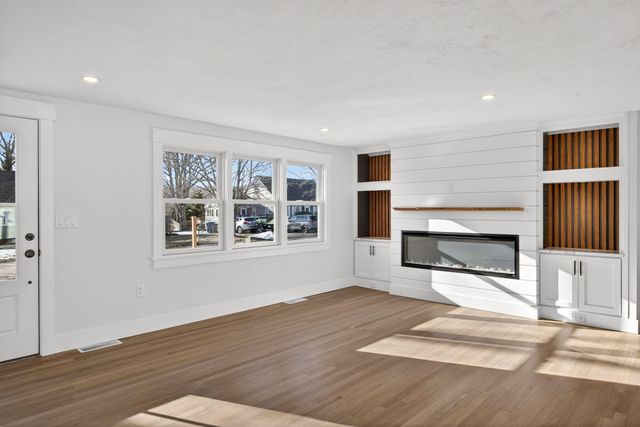 16 Carolyn Lane, East Falmouth, MA 02536