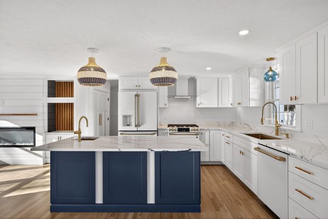 16 Carolyn Lane, East Falmouth, MA 02536