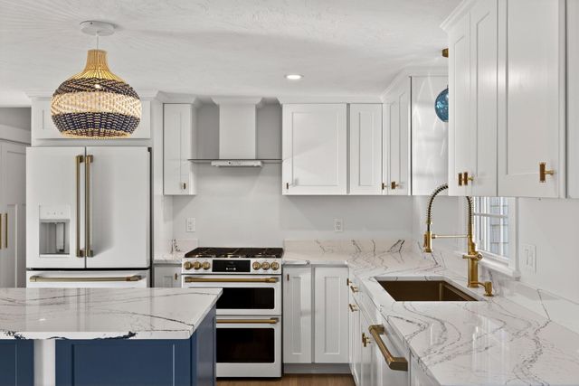 16 Carolyn Lane, East Falmouth, MA 02536