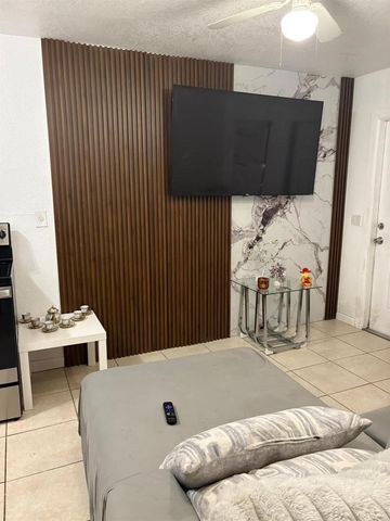 136 N 24th Avenue, Hollywood, FL 33020