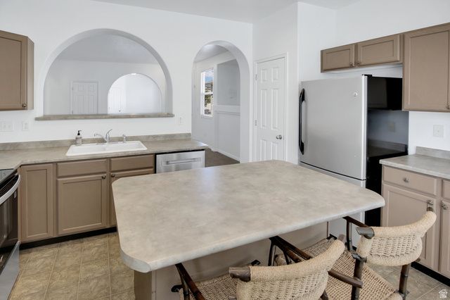 716 N BRADFORD DR, North Salt Lake, UT 84054