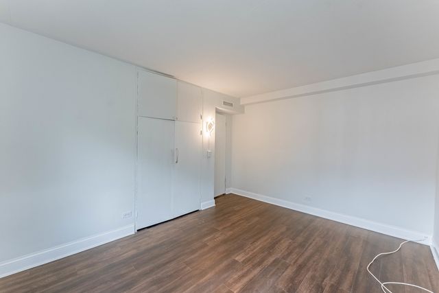 7200 Oak Avenue 3NW, River Forest, IL 60305