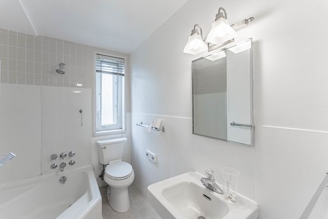 7200 Oak Avenue 3NW, River Forest, IL 60305