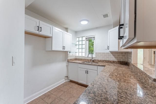 7200 Oak Avenue 3NW, River Forest, IL 60305