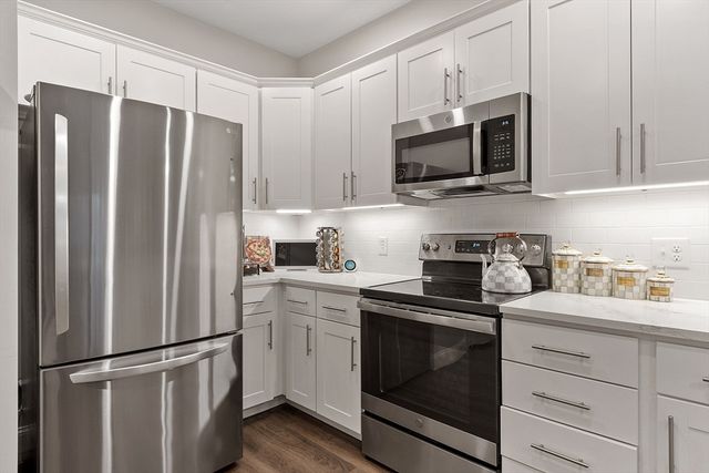 3202 Briarwood Vlg 3202, Clinton, MA 01510