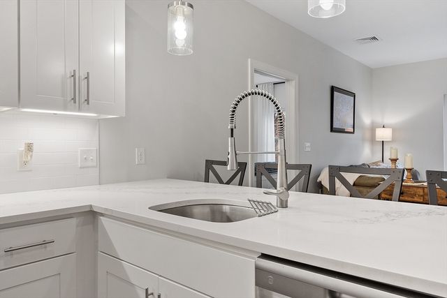 3202 Briarwood Vlg 3202, Clinton, MA 01510