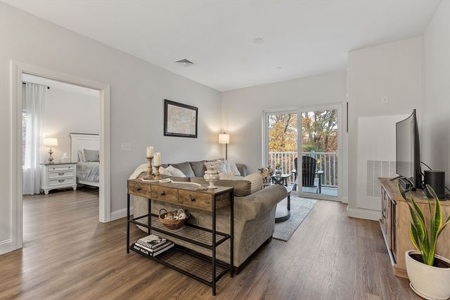 3202 Briarwood Vlg 3202, Clinton, MA 01510