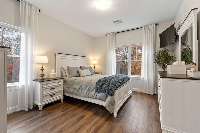 3202 Briarwood Vlg 3202, Clinton, MA 01510