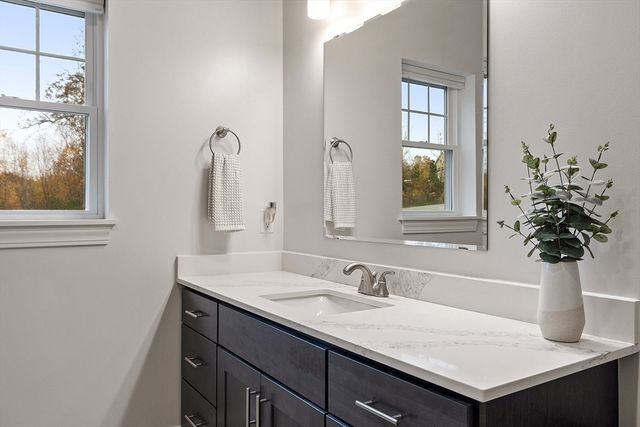 3202 Briarwood Vlg 3202, Clinton, MA 01510