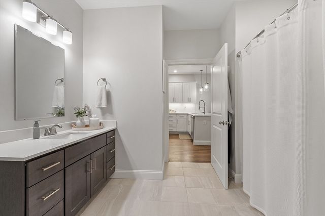 3202 Briarwood Vlg 3202, Clinton, MA 01510