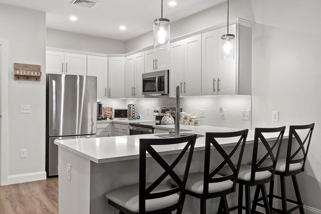 3202 Briarwood Vlg 3202, Clinton, MA 01510