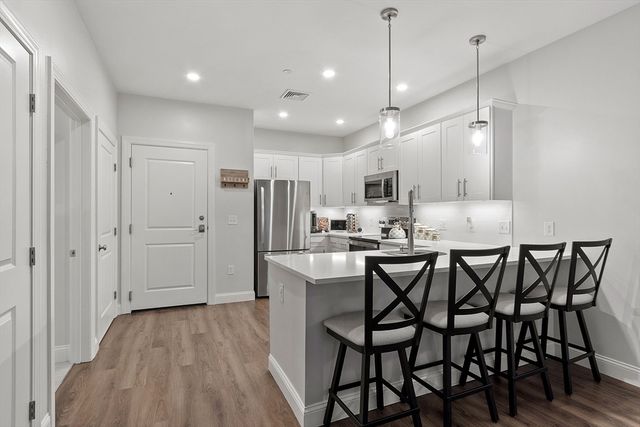 3202 Briarwood Vlg 3202, Clinton, MA 01510