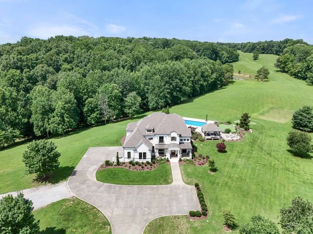 1025 Choate Rd, Dickson, TN 37055