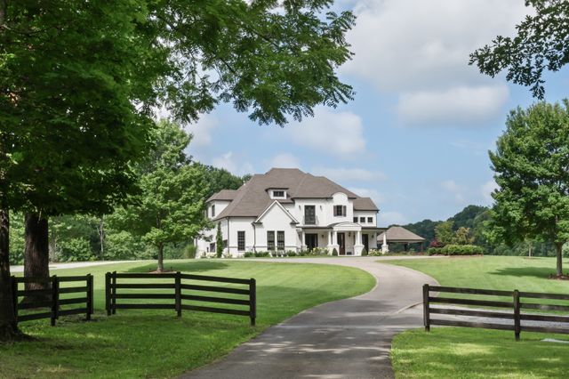 1025 Choate Rd, Dickson, TN 37055