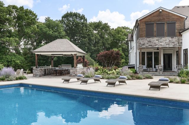 1025 Choate Rd, Dickson, TN 37055