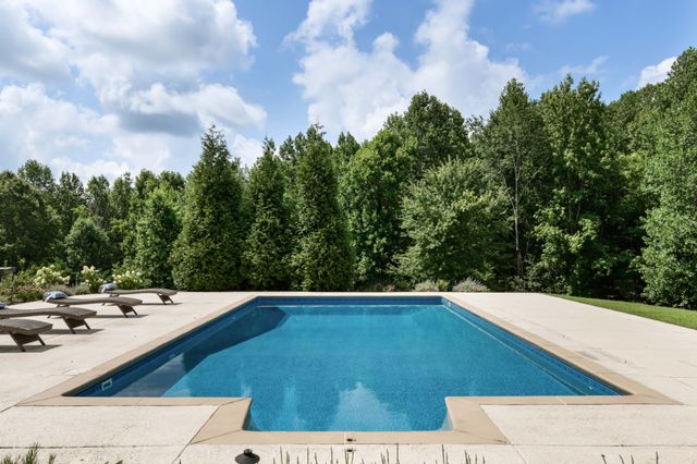 1025 Choate Rd, Dickson, TN 37055