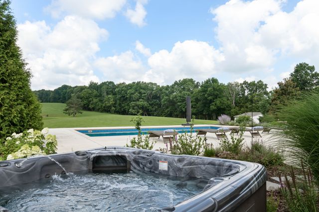 1025 Choate Rd, Dickson, TN 37055