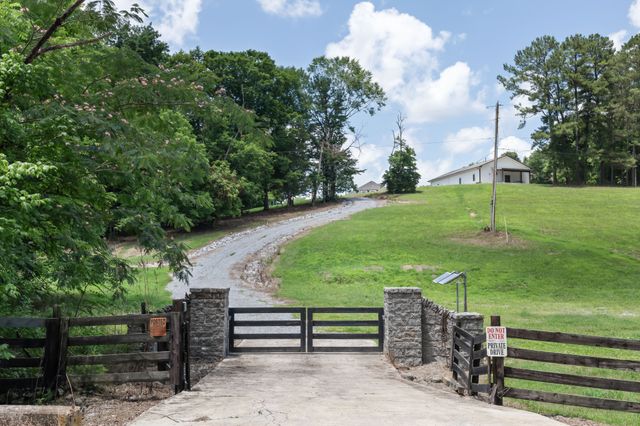 1025 Choate Rd, Dickson, TN 37055