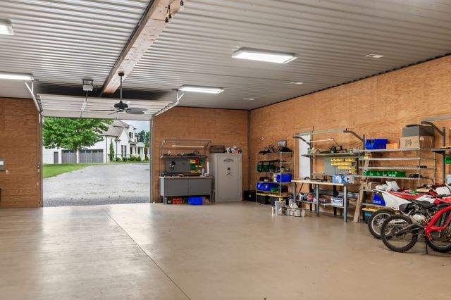 1025 Choate Rd, Dickson, TN 37055
