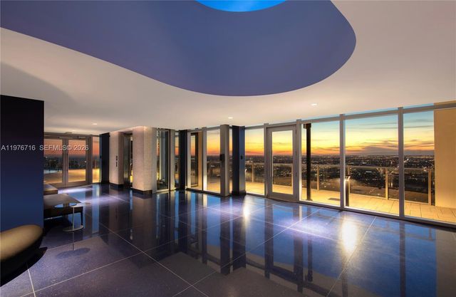 851 NE 1st Ave PH 5402, Miami, FL 33132