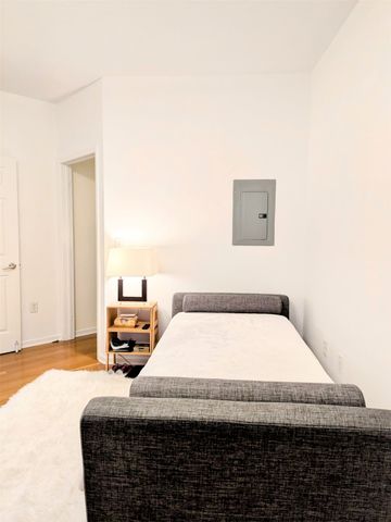 3031 Grand Avenue 218, Des Moines, IA 50312