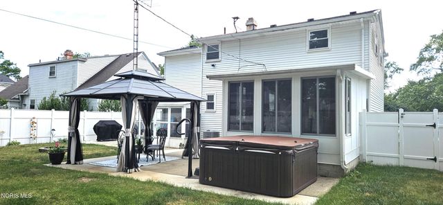 6128 Meadowvale Drive, Toledo, OH 43613