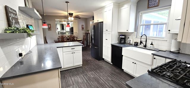 6128 Meadowvale Drive, Toledo, OH 43613